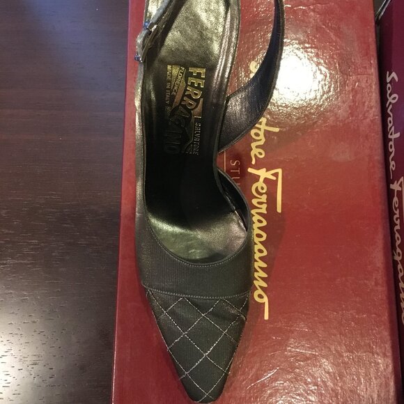 WOMEN'S PUMPS 10 1/2 B SIZE